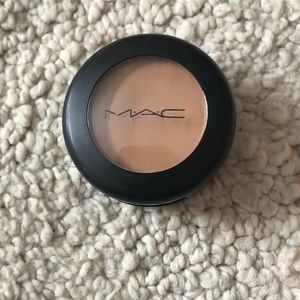 MAC Studio Finish concealer in NW25. Lightly used x1.